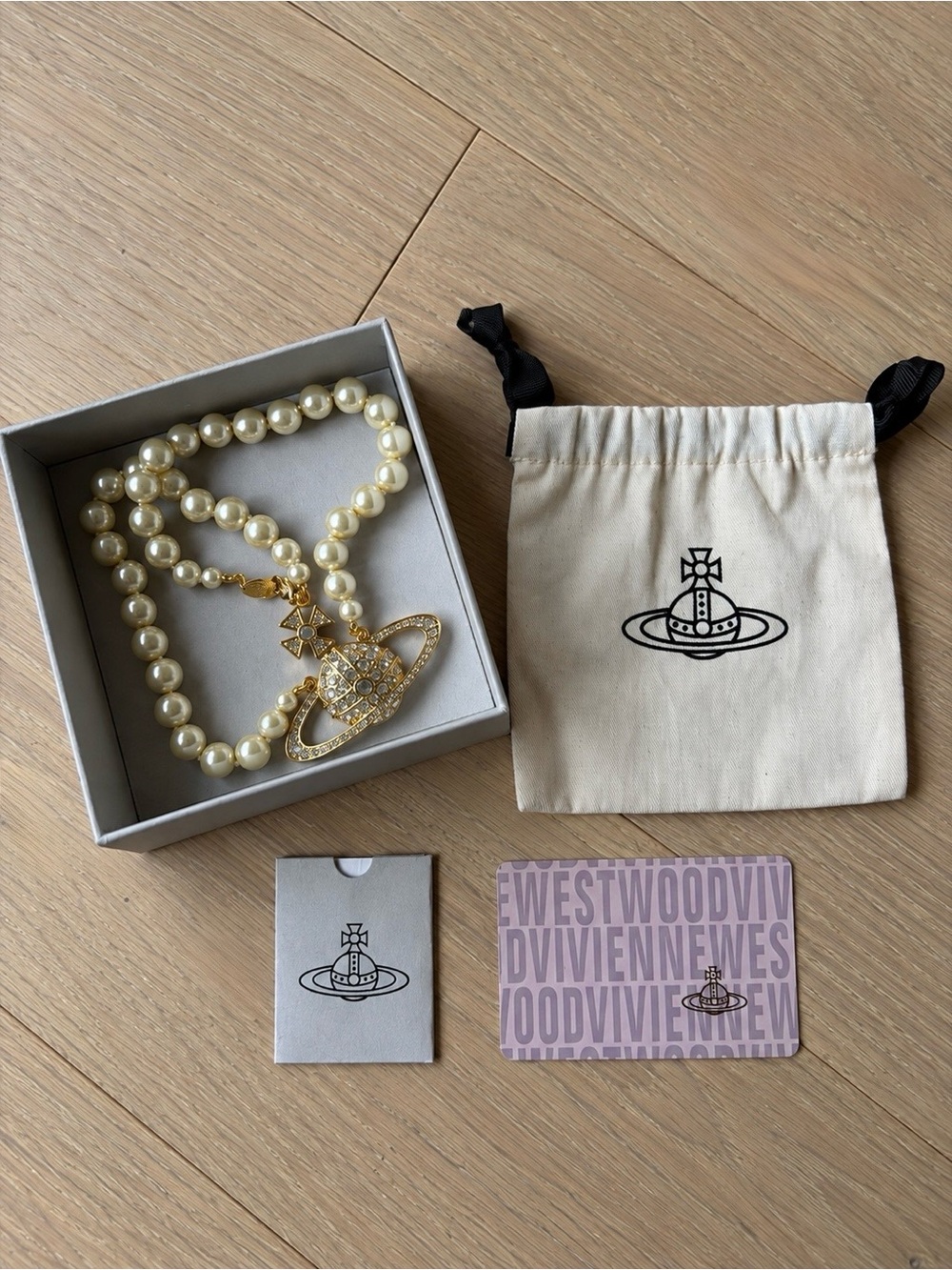 Vivienne Westwood One Row Pearl Bas Relief Choker – Gold / Cream Pearl - Picture 9 of 12